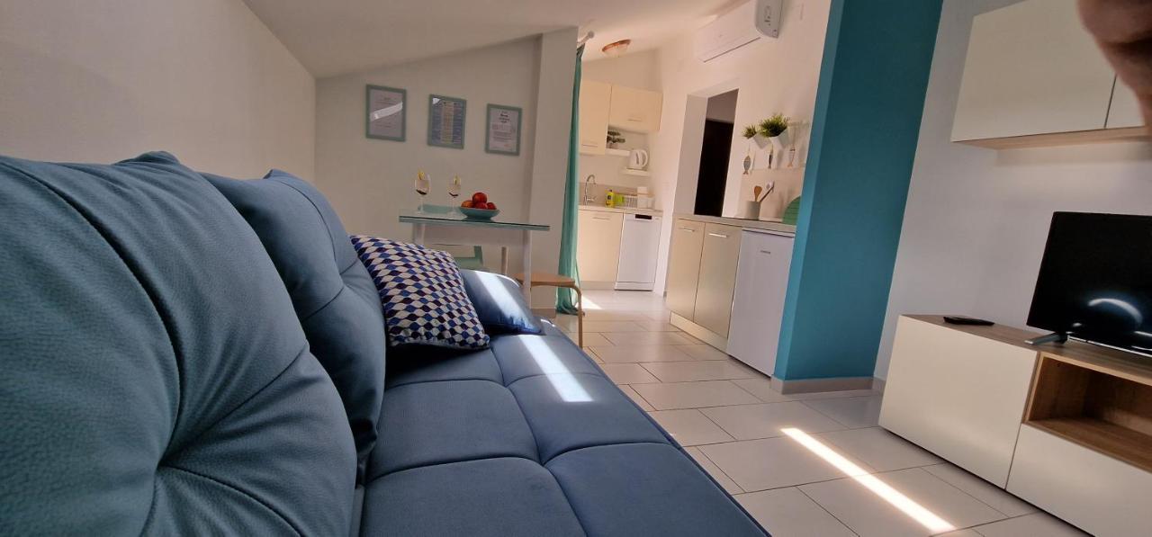 Apartmani Eladora Biograd Na Moru Exteriör bild