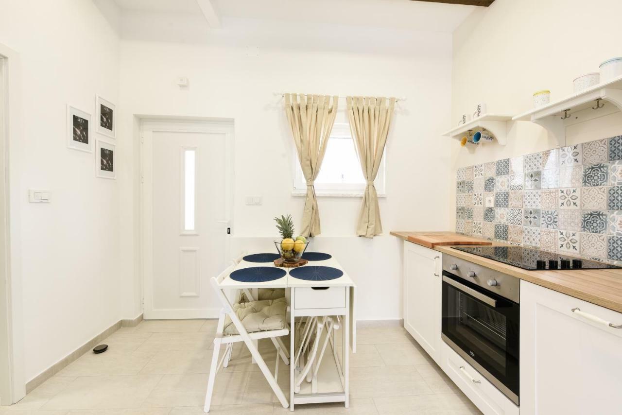 Apartmani Eladora Biograd Na Moru Exteriör bild