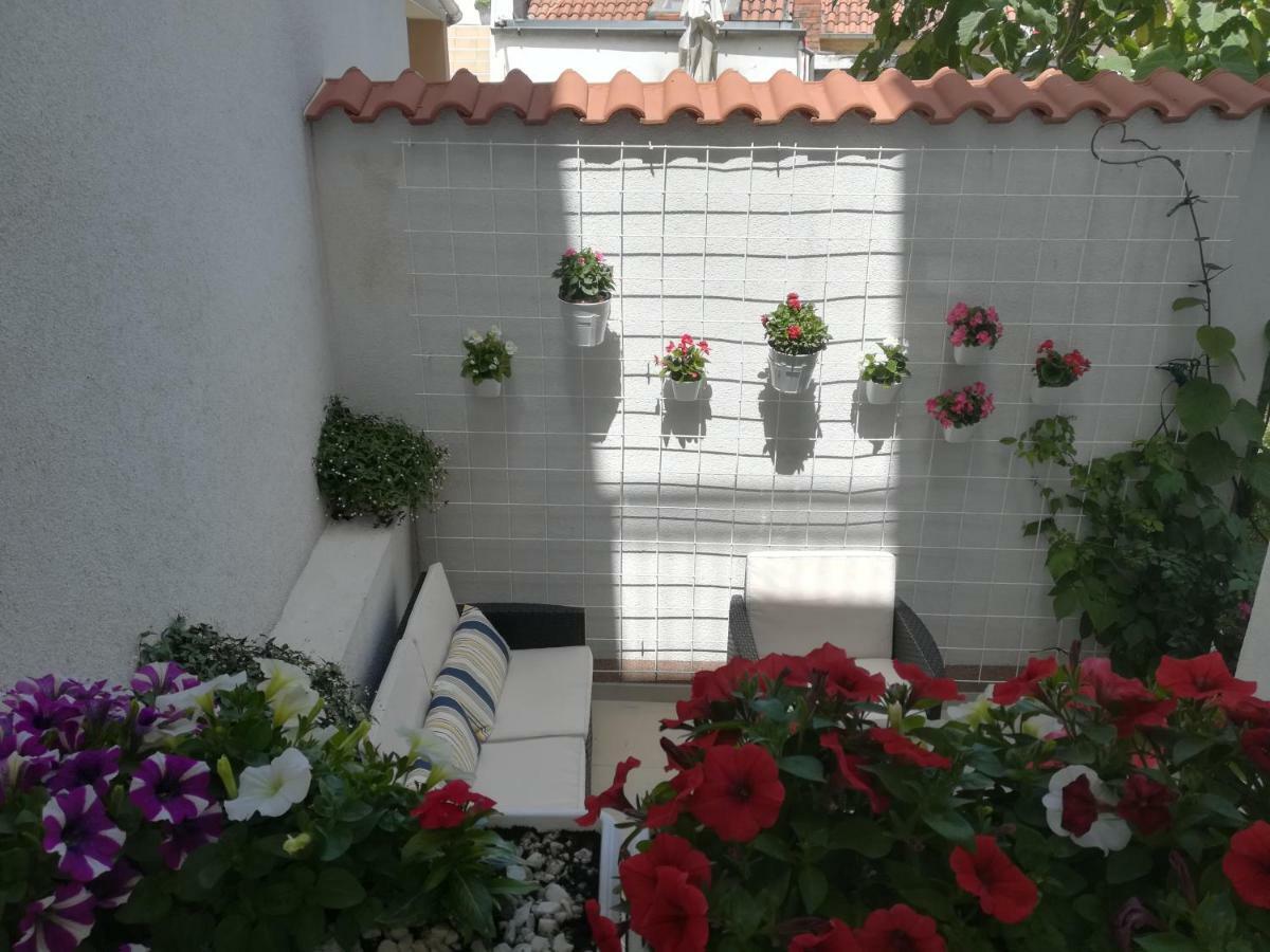 Apartmani Eladora Biograd Na Moru Exteriör bild